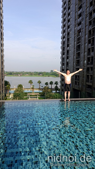 2023-11-30 - Swim in Pool 17.jpg